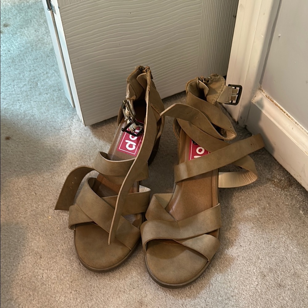 tan sandal heels